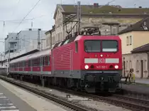 143 150-1 verl�sst am 15. April 2011 mit drei W�rzburger n-Wagen den Bamberger Bahnhof als RB nach Ha�furt. Ich h�tte nicht gedacht, dass die W�rzburger n-Wagen nach Aufnahme des  Mops-Betriebes  immer noch Bamberg planm��ig erreichen. Anscheinend konnten sie sich aber noch mit einigen Verst�rkerleistungen auf die 810er retten.