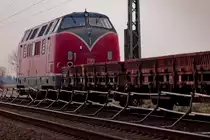 23.02.2011 zwischen Nievenheim und Allerheiligen. An diesem Tag erwischten wir 221 117-5 der EfW mit einem G�terzug. Es wurden Betonschwellen f�r anstehende Gleisbauarbeiten abgeladen. Wir hatten gerade noch Zeit die Kamera zu holen. Nur wenige Minuten sp�ter war  der Zug abgefahren .