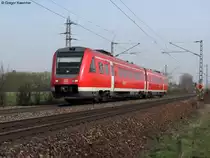 25.03.2011: 612 643 (hinterer Teil 612 143) nimmt als RE 3853 (Mainz-Karlsruhe) die letzte Etappe von Graben-Neudorf nach Karlsruhe in Angriff. Aufgenommen bei Graben-Neudorf.