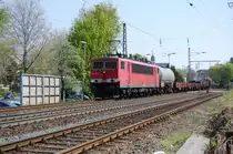 155 107-6 mit einem auf der Relation Hameln - Altenbeken - Hamm umgeleitetem Gemischtwarenladen, am Liboriberg in Paderborn, 18.04.2011.