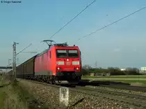 25.03.2011: Die 185 081-7 zieht einen G�terzug mit gedeckten G�terwagen Richtung S�den. Aufgenommen bei Graben-Neudorf.