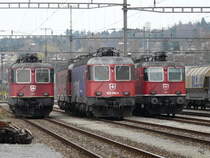 SBB - Re 4/4  11285 + Re 620 055-4 + Re 6/6 + Re 4/4 11171 im G�terbahnhof Biel am 26.03.2011