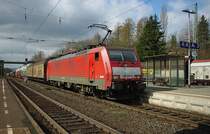 Eine Seltenheit auf der KBS 613 war am 01.04.2011 auch die 189 051-6, die mit einem gemischtem Gz in Richtung Norden durch Eichenberg kam.