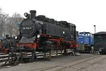 Radlos: 99 1784 aufgebockt zur Reparatur im Betriebswerk Putbus (31.01.2011)