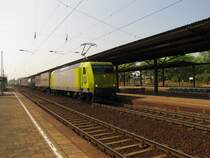 Crossrail 145-CL 031 (91 80 6145 931-2 D-ATLD) mit einem gemischten G�terzug Richtung Halle (S), in Merseburg; 21.04.2011