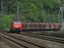 152 089-9 mit Schwestermaschiene am 21.4.2011 in K�ln West.
