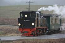 Der  Rasende Roland  w�hrend einer Stra�en�berquerung bei Serams (02.02.2011)