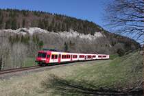 Soeben hat der TRAVYS-NPZ den Tunnel Mont-d'Orzeires verlassen und erreicht das Vall�e de Joux am 9. April 2011.