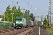 185 389-4 mit einem G�terzug Richtung Koblenz bei der Durchfahrt in K�nigswinter, 21.4.11