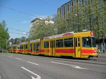 Be 4/8 233 und Be 4/6 102 auf der Linie 11 bein Basler Hauptbahnhof. Die Aufnahme stammt vom 21.04.2011.