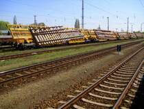 Weichentransportwagenzug der Fa. Euroswitch, abgestellt im Bf Oranienburg am 21.04.2011.