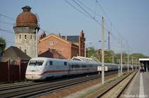 402 022-8  Eberswalde  & 808 033-5  Ulm  als ICE 544 von Berlin Hbf(tief) nach K�ln Hbf in Rathenow. 22.04.2011