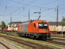 Die 1216 901 am 22.04.2011 bei einer Rangierfahrt in  Freilassing. 