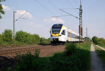 Boisheim, auch am Karfreitag ist der Grasschnupperexpress RE13 gut besetzt nach Venlo unterwegs. Alle Fahrg�ste mit dem Fahrziel Venlo machen beim Duitsedaag fleissig mit und bescheren den Einzelh�ndlern und Coffieshops gute Ums�tze. Na da, wird der Zoll und die Bundes Polizei heute ja wieder viel zu tun gehabt haben;-)! 22.4.2011