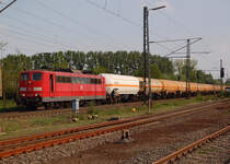 Mit einem Gaswagenganzzug in Richtung Venlo durchf�hrt die 151 167-4 den Bahnhof Kaldenkirchen am 22.4.2011!