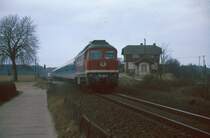 232-352-5 auf der der Strecke L�beck Bad Kleinen hier bei der Einfahrt in den Bahnhof von Grevesm�hlen im Jahre 1994