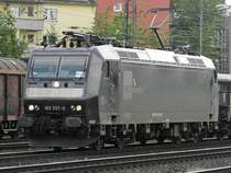 CFL 185 557-6 mit einem Stahlzug in K�ln West am 23.4.2011