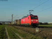 25.03.2011: Die 145 033-7 mit einem Containerzug Richtung S�den. Aufgenommen bei Graben-Neudorf.
