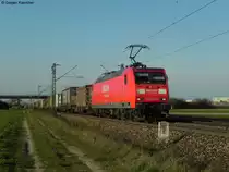 25.03.2011: Die 145 033-7 mit einem Containerzug Richtung S�den. Aufgenommen bei Graben-Neudorf.