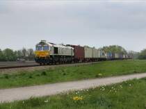 Die 247 047 am 26.04.2011 mit einem Containerzug unterwegs bei Heiligenstatt.
