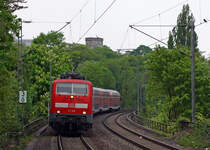 111 156 mit dem RE10420 (+5, Bauarbeiten) aus Dortmund nach Aachen Hbf bei der Einfahrt in Aachen Schanz, 22.4.11