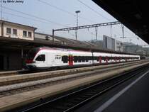 RABe 524 101 ''Arbedo-Castione'' am 22.4.2011 in Chiasso. Dieser Flirt war der erste 6-teilige seiner Art, der SBB. Unterdessen sind aber alle 11 bestellten 6-teiligen Flirt's f�r die TILO im Einsatz.