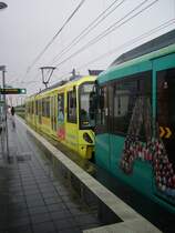 Eine neuer U5 Wagen der VGF am 27.04.11 in Riedberg mit Werbung f�r den Hessentag in Oberursel 