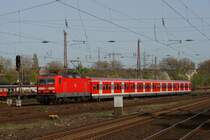 143 870-4 mit der S1 nach Solingen Hbf bei der Einfahrt in M�lheim-Styrum am 10.04.2011