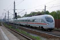 �BB ICE-T 4011 590-9  Wien  und eine weitere 4011er durchfahren gerade den Bahnhof Rathenow. Welche Zugnummer dieser Zug hat und von wo und wohin er f�hrt entzieht sich meiner Kenntnis. 27.04.2011