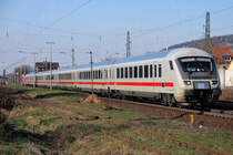 Flickerlteppich: Als h�tte Mr. T vom A-Team ganze Arbeit geleistet... IC 2371 (Darmstadt - Konstanz) mit einer etwas seltsam anmutenden Reparatur am Steuerwagen. (Auerbach/Bergstrasse, 21.03.2011). 