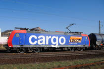 Volle Breitseite: Lokportrait von 482 029-6 im sch�nsten Fr�habendlicht zu Auerbach an der Bergstrasse. Stolz zeigt sie ihre  Weisswandreifen . (21.03.2011).