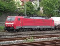 189 021-9 wartet am 27. April 2011 mit einem gemischtem G�terzug auf Gleis 4 in Kronach auf die �berholung durch einen ICE.