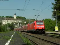 22.04.2011: Die 146 218-3 verl�sst mit der RB 19118 (Stuttgart - Mosbach-Neckarelz) den Bahnhof Gundelsheim (Neckar).