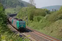 185 549-3 mit dem DGS 91123 Du Ruhrort Hafen - Gro�korbetha, hier kurz vor Altenbeken, 29.04.2011.