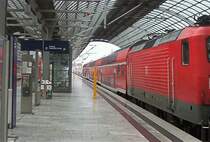 Regionalzug im Bahnhof Berlin Spandau