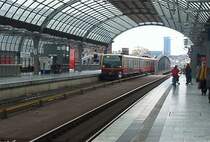 S75 bei der Einfahrt in den Bahnhof Berlin Spandau