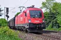 1116 074-4 der �BB mit G�terzug in Richtung S�den durch Bonn-Beuel - 06.05.2011