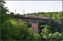 Remstalviadukt - 

Ein S-Bahntriebzug der BR 423 auf der Linie S3 überquert auf der Talbrücke nördlich von Waiblingen das Remstal. 

20.05.2011 (J)