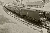 Die 34070  Manston  wartet im Swanage auf die Abfahrt. 
15. Mai 2011