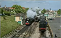 Die 34070 verl�sst Swanage Richtung Corfe Castle und am Stellwerk erh�lt der Lokf�hrer den  Fahrtberechtignngsring  �berreicht.
15. Mai 2011