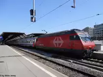 Re 460 006-0 ''Lavaux'' am 25.5.2011 in Z�rich HB als IR 91 nach Chur, unschwer ist am 1. Wagen zu erkennen, dass dieser Zug von Br�ssel kommt.