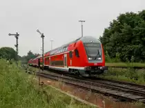 Ein Sonderzugam von Pfarrkirchen nach Augsburg am 28.05.2011 bei der Ausfahrt aus Eggenfelden.