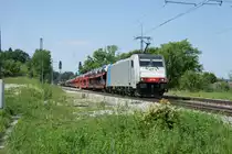 Die Railpool 186 104 mit einem Autotransportzug am 25.05.11 in A�ling.