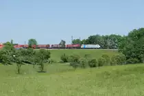 Eine Railpool 186 mit einem Winner-Ganzzug bei A�ling, 25.05.11.