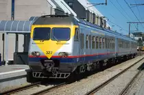 L-Zug nach Spa-G�ronst�re im Bhf Welkenraedt (Triebzug AM 80  break ) am 29. Mai 2011.