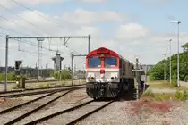 Die rote PB13 von Crossrail parkte heute auf dem �blichen Abstellgleis in Montzen. Hinter ihr standen drei weitere Class66 von Crossrail. Aufgenommen am 28/05/2011.
