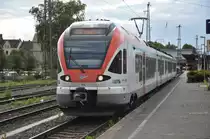 Ein vierteiliger Flirt der Vias verl�sst Neuwied als SE10 nach Frankfurt. (18.05.2011)