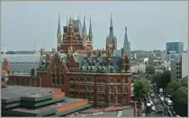 Dieses beeindruckende  Schloss  ist der Bahnhof ST Pancras. Er wurde jahrelang aufwendig renoviert und ist heute ein wichtiger Knotenpunkt im nationalen und internationalen Bahnverkehr.
(06.05.2011)