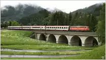�ber das 82m lange Holzergraben Viadukt f�hrt 1142 623 mit IC 559 von Wien Meidling nach Graz. 
Spital am Semmering 28.5.2011