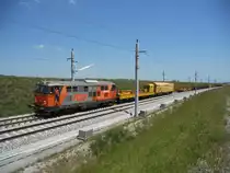 Am 31.05.2011 konnte ich die 2143 005 gerade bei einer Pause auf der Neubaustrecke St.P�lten-Wien fotografieren.